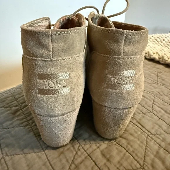 Tom’s Lace-Up Wedges - Picture 3 of 8